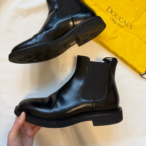 Doucal\'s Sleek Black Leather Ankle Boots main image 9